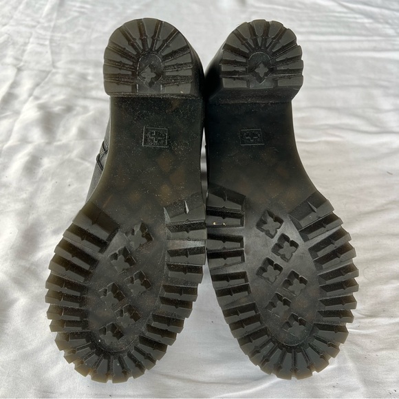 NIB 10 MAGDALENA DR MARTENS HEELED BOOTS - Picture 5 of 7